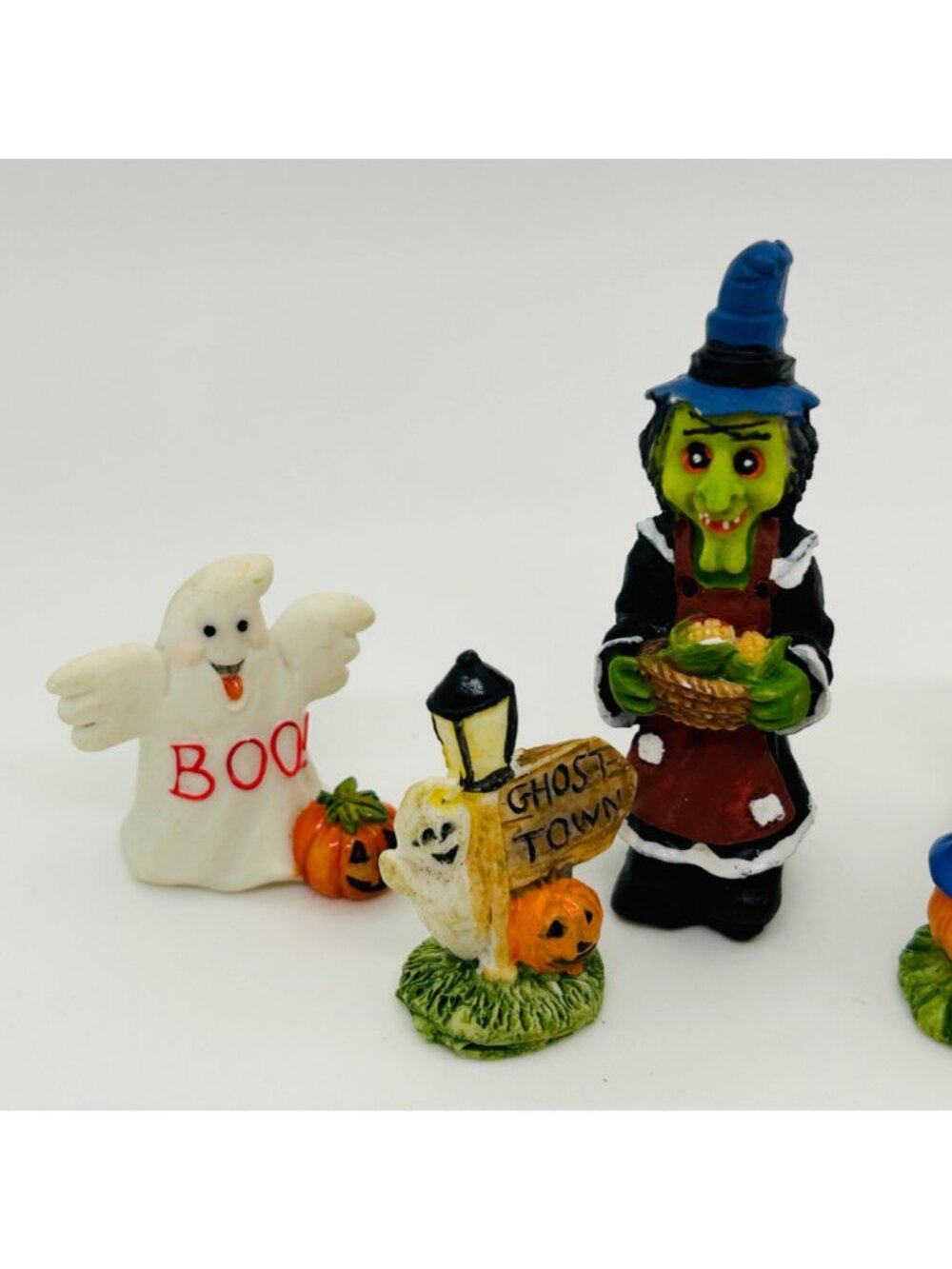 Vintage Miniature Halloween Figurine Village Sign Witch Ghost Pumpkin Tombstone - Picture 5 of 10